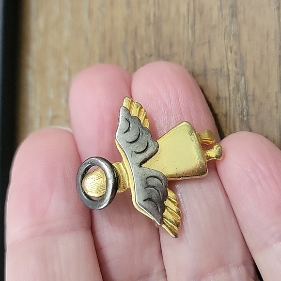 Gold and Silver tone IM 95 Vintage Angel Pin - Picture 3 of 3